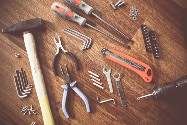 tools-864983_1920 digital signage for builders merchants