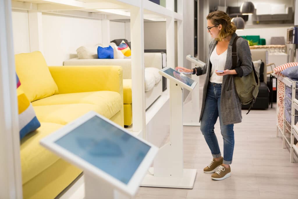 Self-Service Screens and Daily Life: Blending Technology With Usage Today TrouDigital