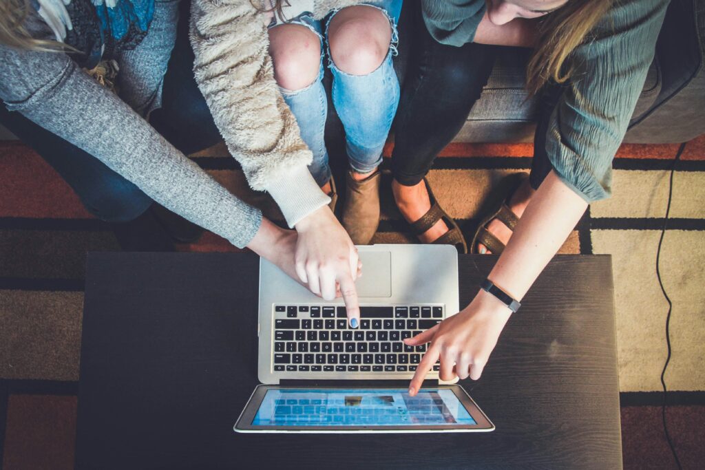 Introduction to Interactive Digital Signage: What You Need to Know TrouDigital Introduction to Interactive Digital Signage: What You Need to Know TrouDigital