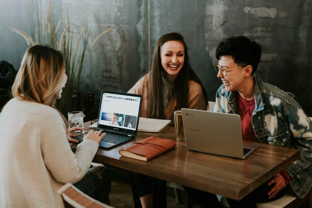What Is a Digital Signage CMS (And Why It’s Essential for Internal Communications) TrouDigital